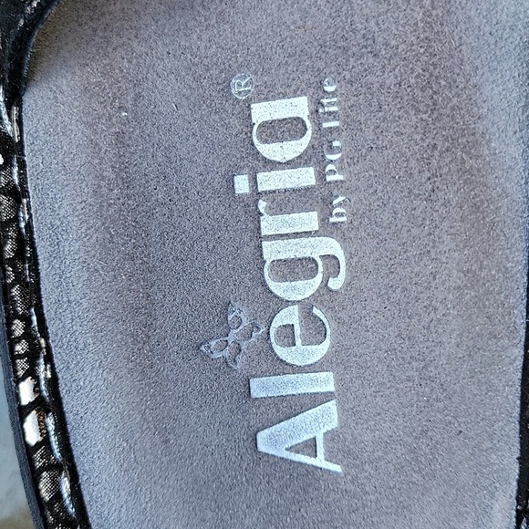 Alegria Leather Black Silver Sandals NWOT Printed Strap Fiona Tessel Flats Sz.39 - Picture 2 of 15